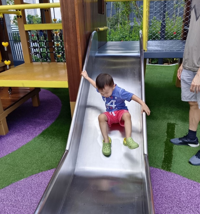 play-city-metal-slide-trx-city-park