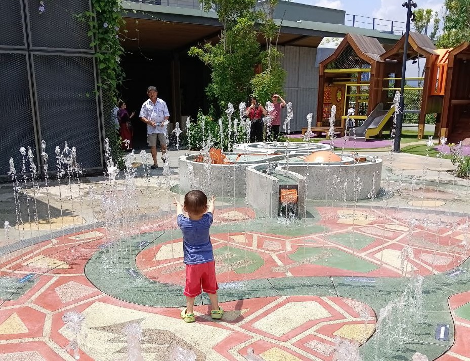 water-fountain-water-play-trx-city-park