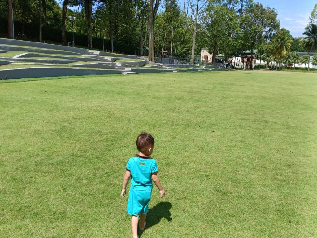 open-lawn-area-putrajaya-botanical-gardens